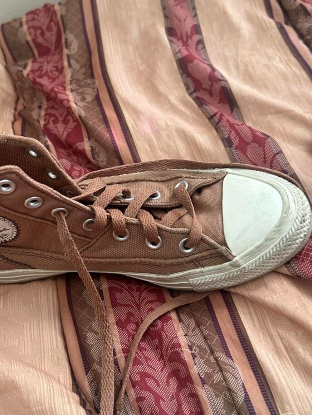 Converse High-Tops - Picture 5 of 8
